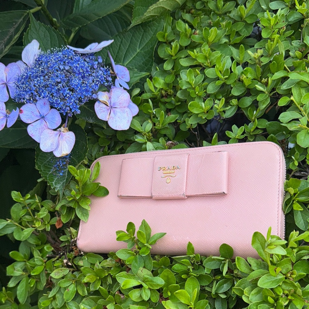 Prada Light Pink Bow Wallet GUC authentic - Picture 5 of 13